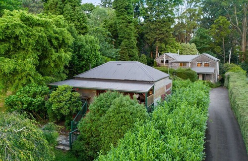 Mount Dandenong Cabin | StayAU Ironbark Cottage Romantic Retreat Dandenong