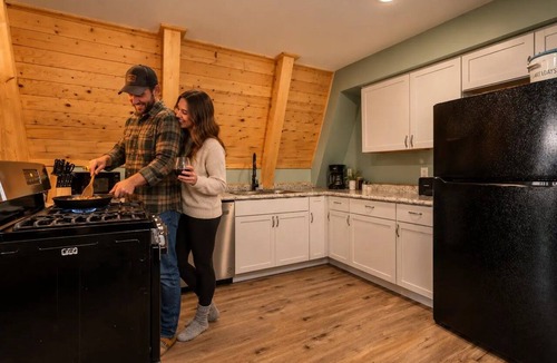 Au Gres Apartment | Stunning Sunrise Shore