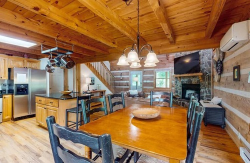 Seven Devils Cabin | Sunrise Summit - Hot tub, Game room, 3 King Beds + Bunk Room, Dog Friendly, AC