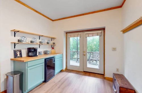 Seven Devils Cabin | Sunrise Summit - Hot tub, Game room, 3 King Beds + Bunk Room, Dog Friendly, AC