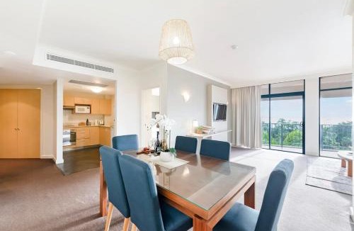 Darwin City Centre Apartment | Sweeping Harbourfront Views atop Tropical Resort