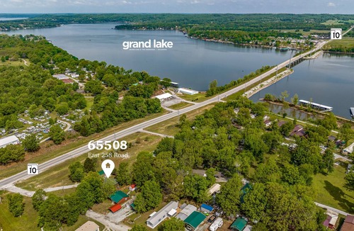 Grove House | The Cowskin Bunkhouse - Lakeview Getaway - perfect for fishermen/small families!