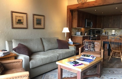 Vail Condo | Walk to Vail Village Restaurants, Shops & Lifts - Epic Views, Top Rated Condo!
