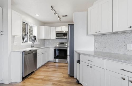 Macatawa House | Wavecrest Cottage-Sleeps 14 Beach