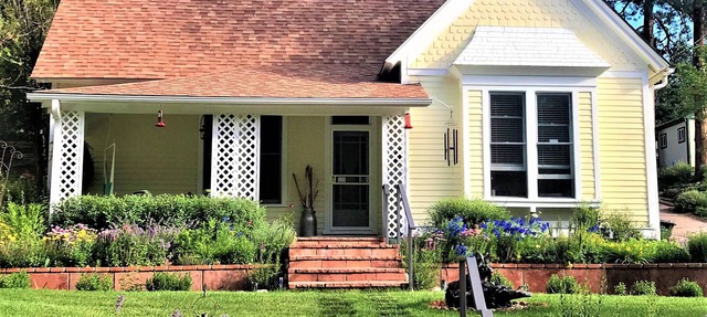 1898 Victorian Bungalow Nestled at the Base of Pikes Peak-Near Attractions in Cascade