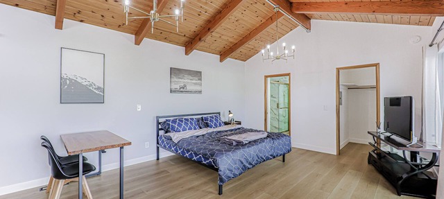 246C - Large Studio w/Kitchenette, Laundry & Deck in San Mateo