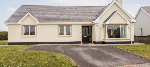 29 CHURCH FIELD, family friendly in Doonbeg, County Clare in Doonbeg