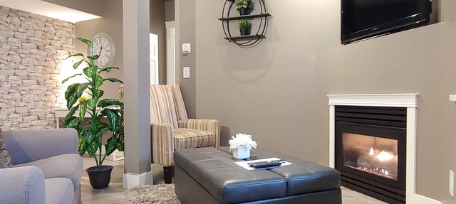 2bdrm Suite in Executive Home with Sweeping Mountain and Valley Views in Abbotsford