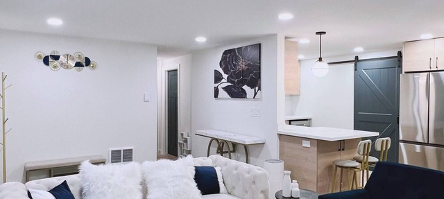 2BR Guest Suite at The Blue House in Mountlake Terrace