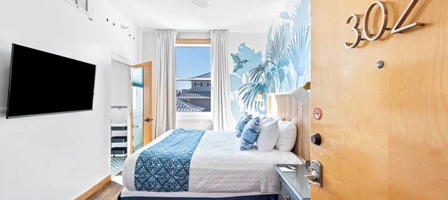 302 Rosemary Beach Inn - Includes Beach Chairs & Complimentary Breakfast + Access to 4 Pools in Rosemary Beach