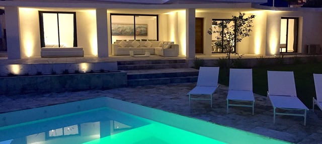 4 Beds & 4 Bath, 150mts from the beach, Private Heated Pool, BBQ in Fuengirola