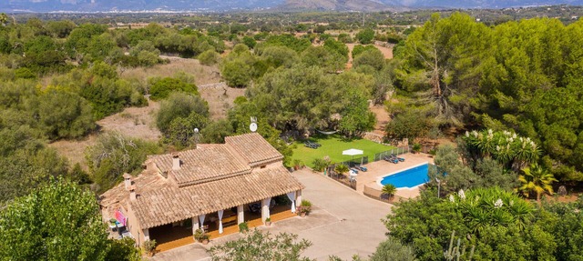 4 person villa with private pool in Llubi