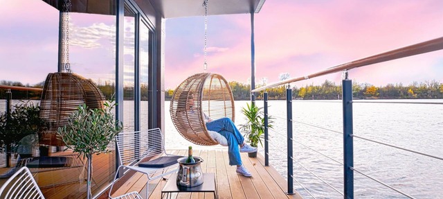5*: Nid d'amour sur l'eau avec Jacuzzi (40' Paris) in Saint-Martin-la-Garenne