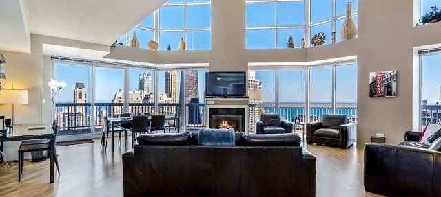 55th-Floor 3BR Duplex Penthouse Lake & City Views in Chicago