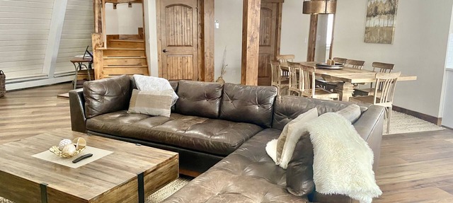 6 bedroom modern West Vail Home w/2 large decks, 300 yds from Vail free shuttle in Vail