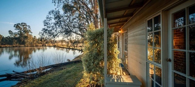 Acheron Valley Country Retreat Lakefront Rooms (LR) in Acheron