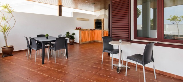 Air-Conditioned Villa On the Beach with Pool, Terrace, Sea Views & Wi-Fi in Arrecife