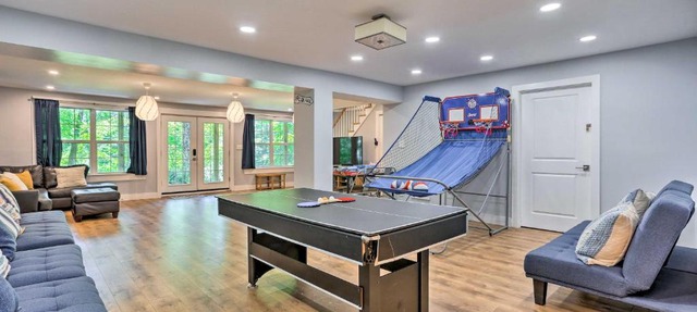 All-Encompassing Cobalt Cottage with Game Room! in Bushkill
