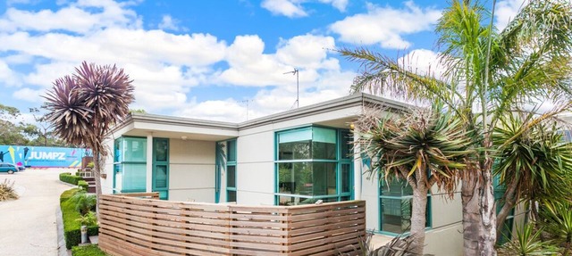 Anglesea Waterfront Resort 39 - Tennis Court and Pool in Anglesea