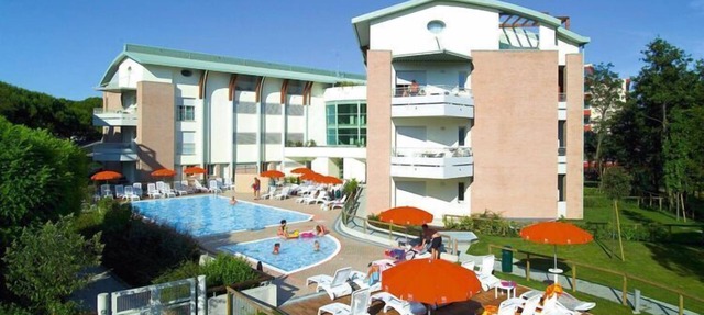 Apartment for 4 with Children's Pool in Bibione Pineda