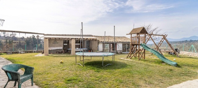 Apartment 'La Coma' with Mountain Views, Private Pool and Wi-Fi in Graus
