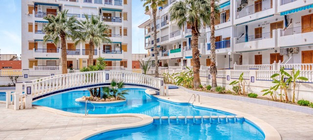 Apartment 'Playa La Mata' with Shared Pool, Wi-Fi and Air Conditioning in La Mata