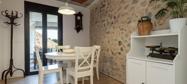 Apartment with views of the Wall at 30min Port Aventura in Montblanc