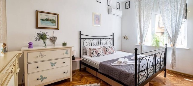 Aristocratic 2bdrm Top Center Apartment in Varna