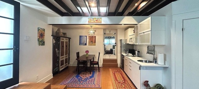Artistic Haven in Hollywood with Pool, Hot Tub, Cabana, and Garden in Los Angeles