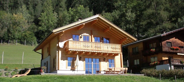 Cosy apartment in villa for 6 guests with WIFI, TV, terrace and pets allowed in Heiligenblut Am Großglockner