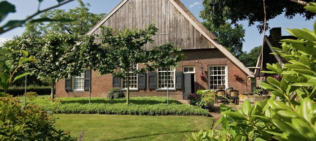 Authentic haystack in Wierden with a terrace in Wierden