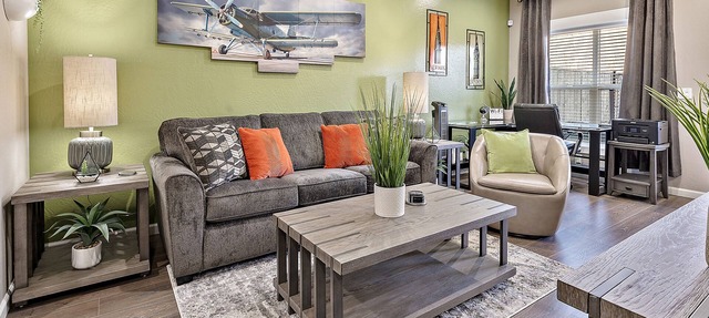 Aviator-Themed, Fastest WiFi, 2 King Beds Home in Medford