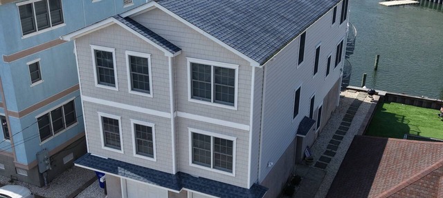 Bay front. Great location with beautiful sunset views. in Avalon