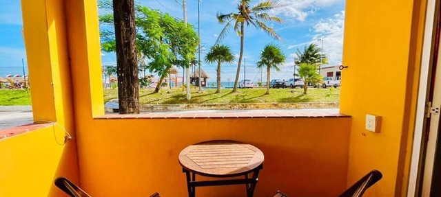 Beach front studio, beach across the street! mex1 in Cancún
