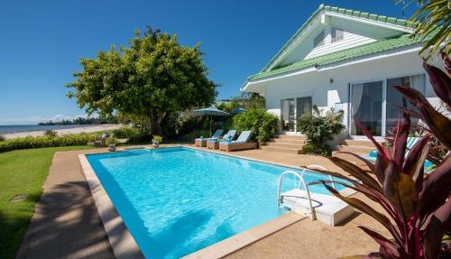Beachfront 2 Bedroom Villa in Koh Samui