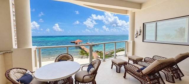 BEACHFRONT! 2BR/2.5BA at Grand Caribe Belize! Large, private OCEANFRONT Balcony! in San Pedro