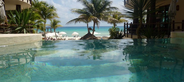 Beachfront Condo with Ocean Views, Washer/dryer, 2 pools in Playa del Carmen