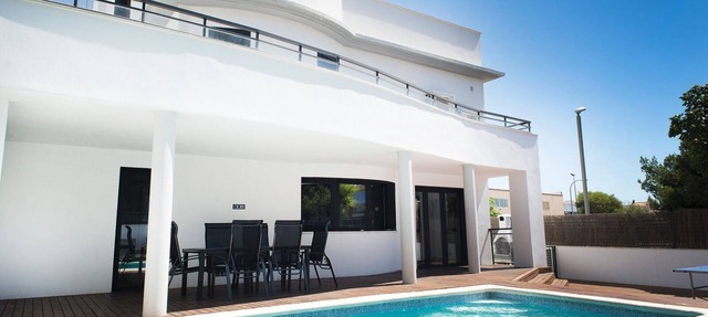 Beachfront vacation home with a pool in Can Pastilla