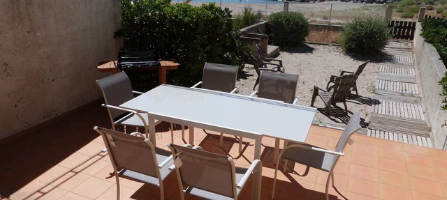 Beachfront villa directly on the beach in Frontignan