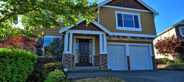 Beautiful and Spacious!Your Home Away from Home. With AC in Renton