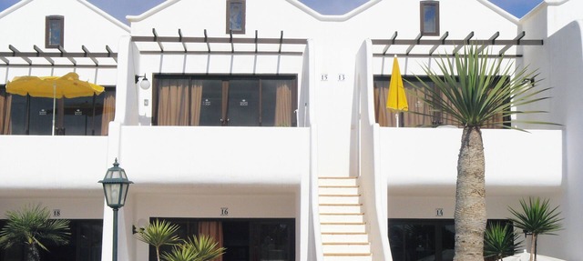 Beautiful beachside apartment with stunning sea views. Seven pools. Free wi-fi in Costa Teguise