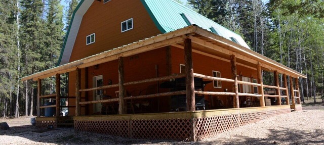 Beautiful Wilderness Retreat Cabin 1.5 hours north of Edmonton! in Flatbush