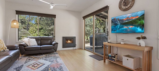 Beluga - Waterfront Retreat: Secluded lodges perfect for nature lovers in Forge Creek