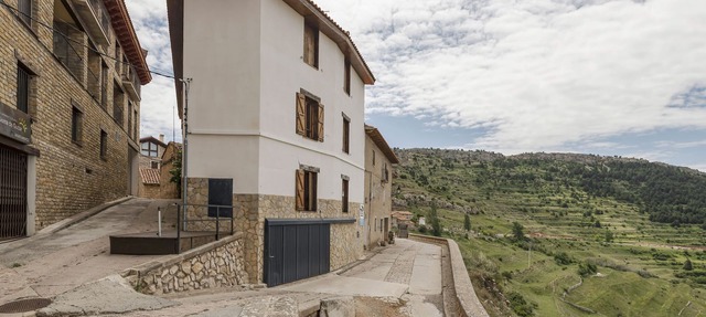 Belvilla by OYO Apartamentos Sierra de Gudar in Gudar
