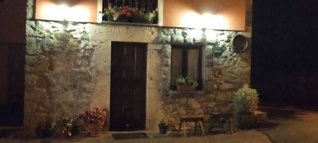 Between beach and mountain. Terrace with barbecue and gazebo. Panoramic views. in Cangas de Onís