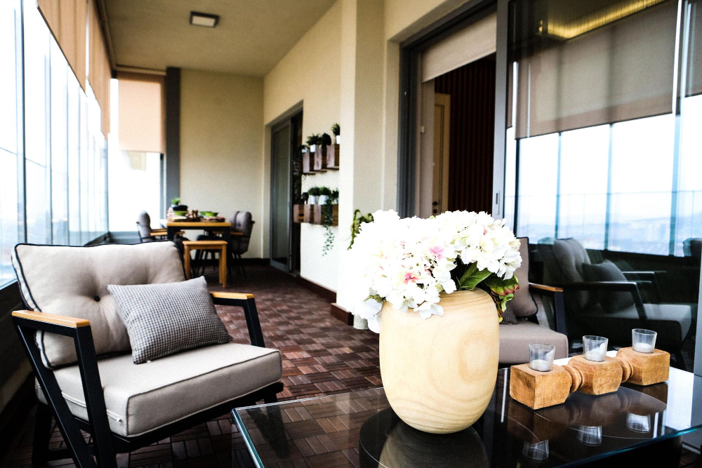 BIG KITCHEN, CHIC BREAKFAST BAR, NEAR DOWNTOWN SHOPS & C-TRAIN, WALK EVERYWHERE in Calgary