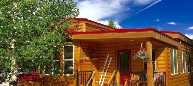 Blue River Basecamp 5-Star Breckenridge Chalet Rental, 5 Minutes to Gondola in Breckenridge