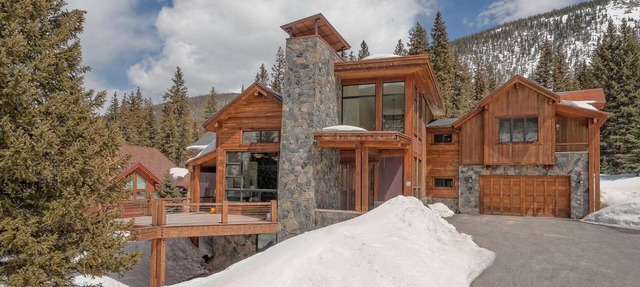Breckenridge Modern Luxury Home with Hot Tub, Minutes to Slopes, Sleeps 10 in Blue River