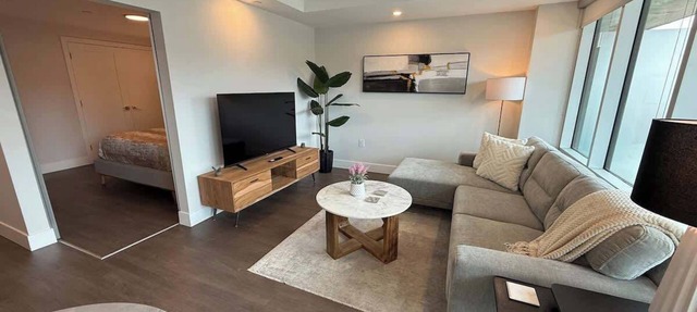 Bright, spotless and modern 1 BR with gym in Halifax