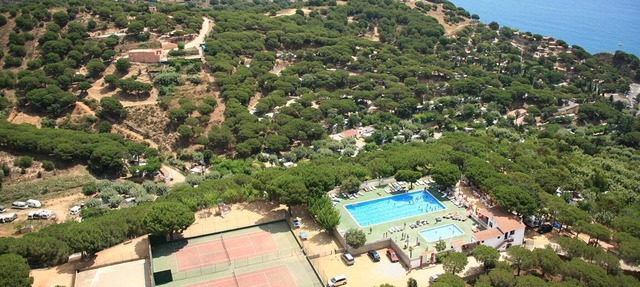 Bungalow in Calella by Sea & Mountains in Calella